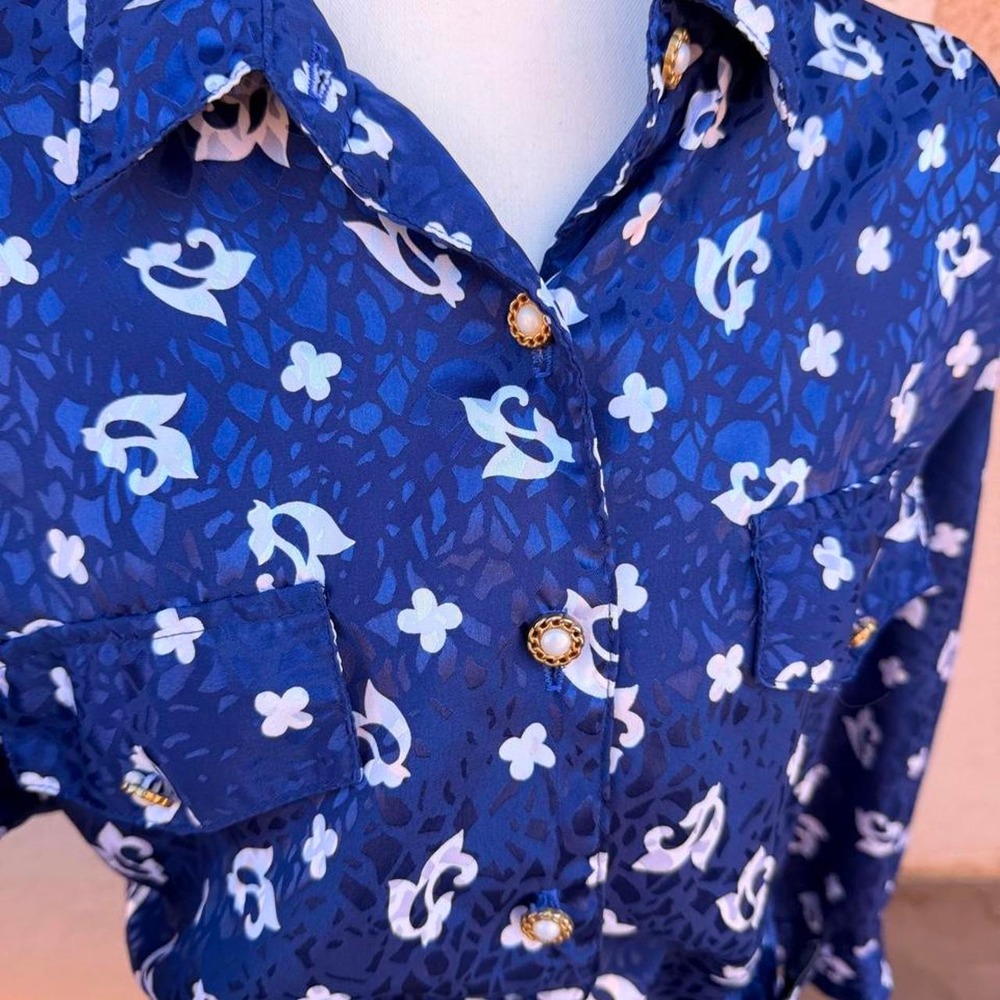 Vintage Blue and white floral print button up dress with belt. - Picture 2 of 8